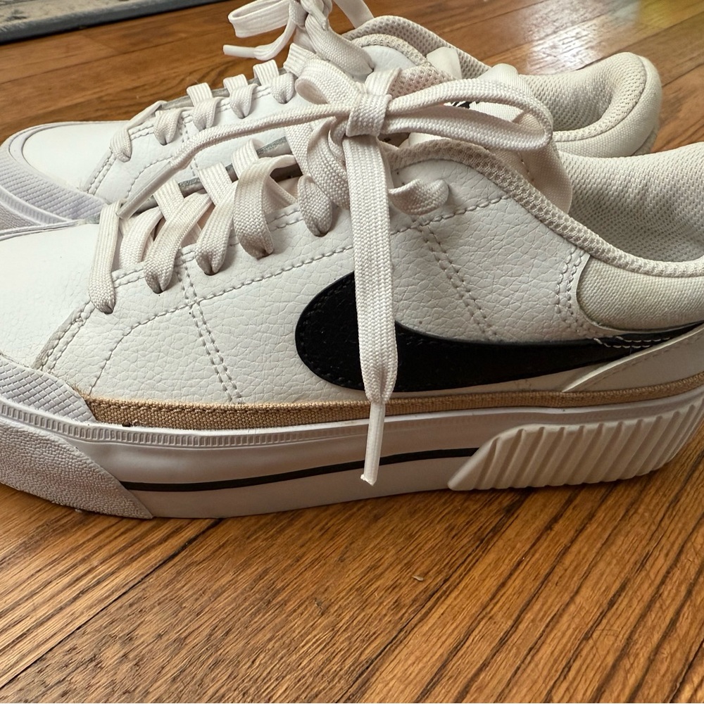 Nike Court Legacy Lift: White and Black